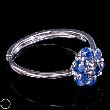 Strahlende Eleganz – Exklusiver Saphir-Ring aus 925er Silber - 1,17g 5,85ct