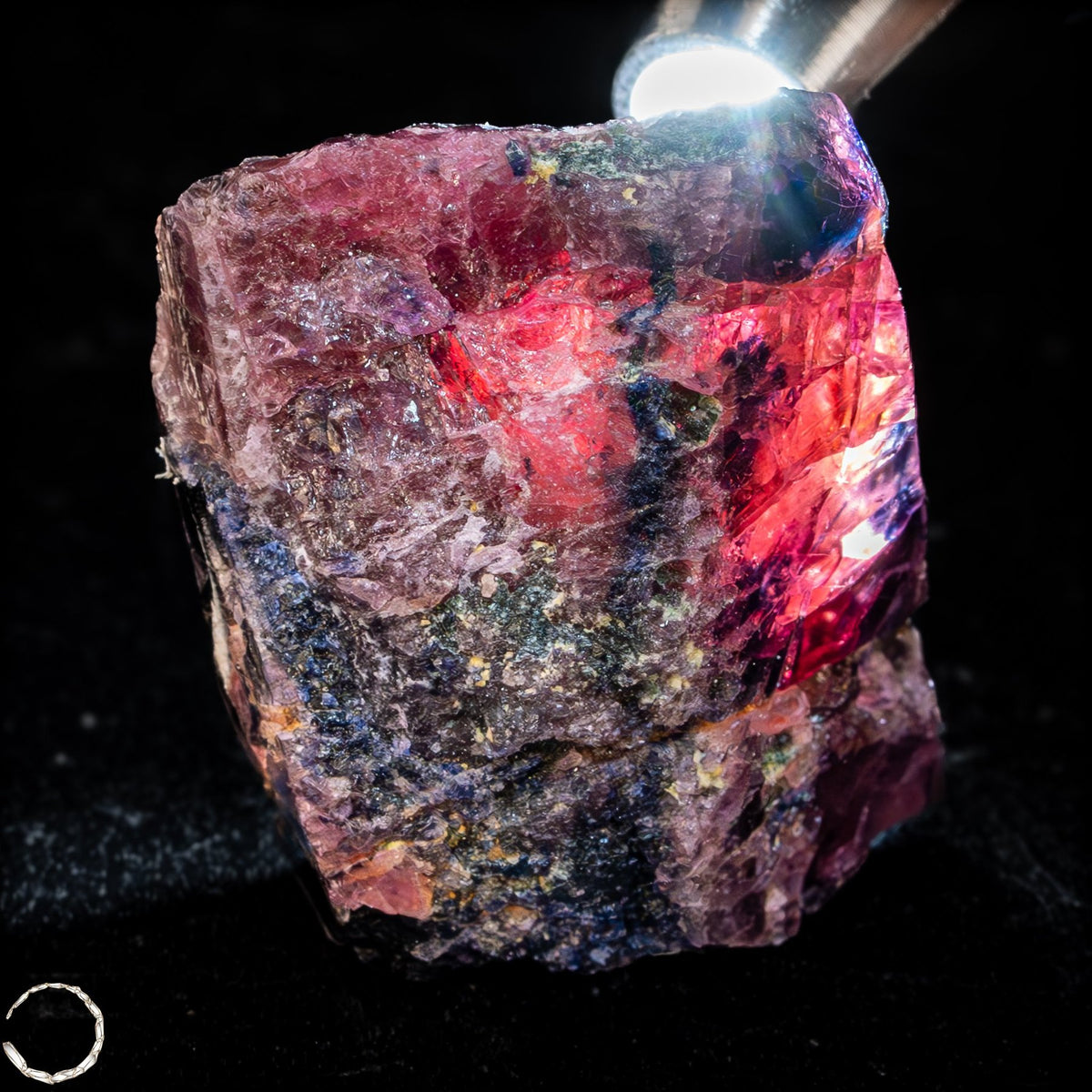 Seltener Padparadscha Farbener Saphirkristall auf Matrix aus Tansania -  21,07g