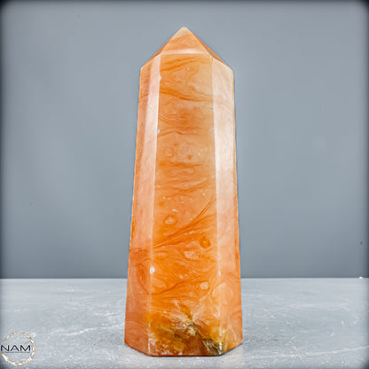 Natürlicher Orangencalcit Kristall-Obelisk - 897,56g