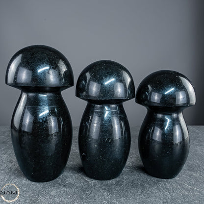 Turmalin-Pilz-Set – Drei elegante Natursteinkunstwerke- 2003,64g