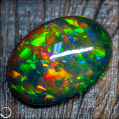 Großer AAA+ Schwarzer Opal Cabochon - 24.3 ct - 4.86 g