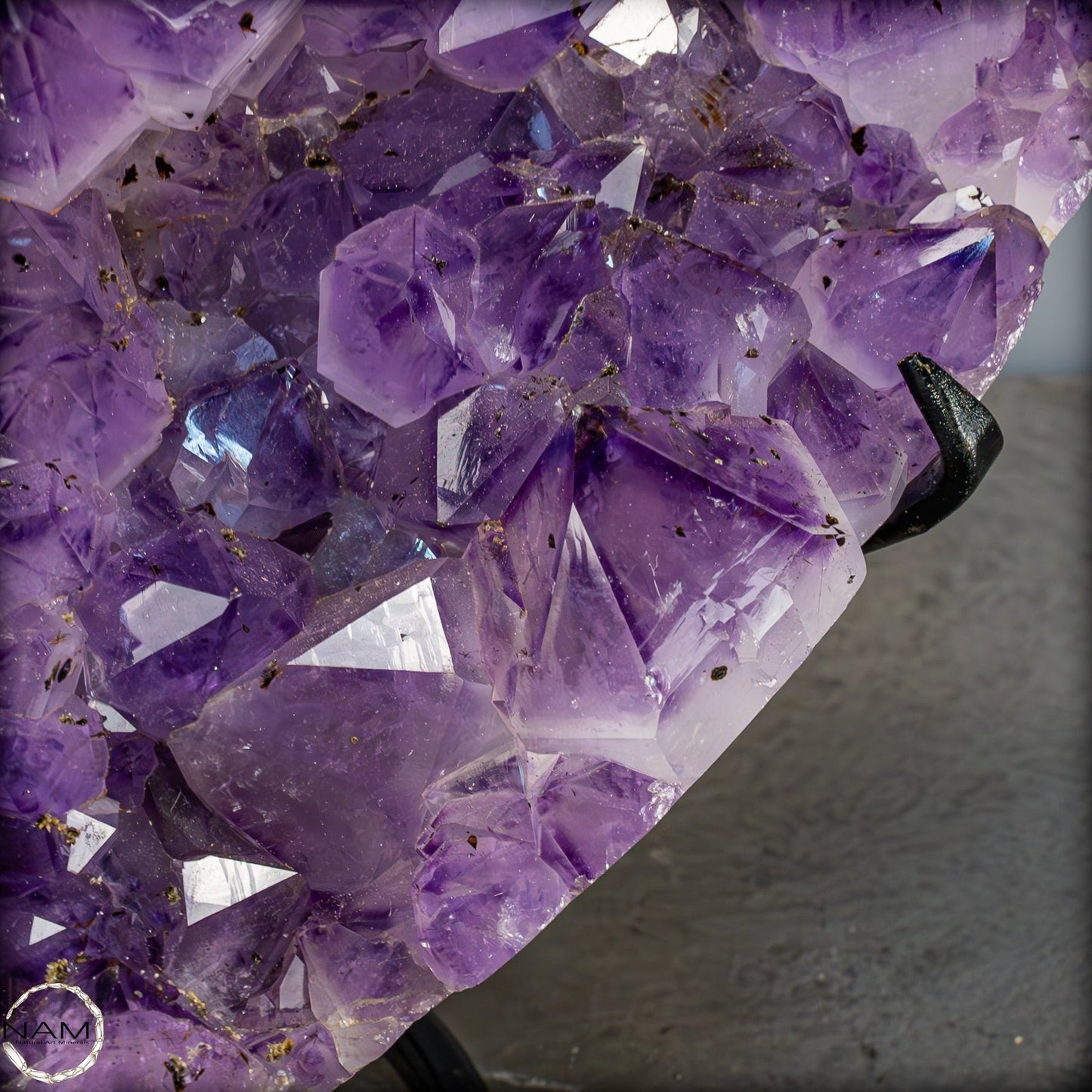 Natürlicher Amethyst-Herz Druse auf Ständer – 8047,44g