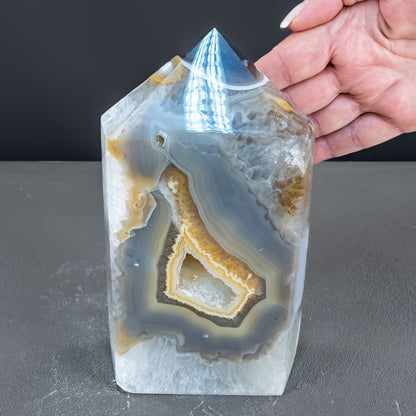 Natürlicher Achat-Kristall Obelisk mit Druse - 1975,61g