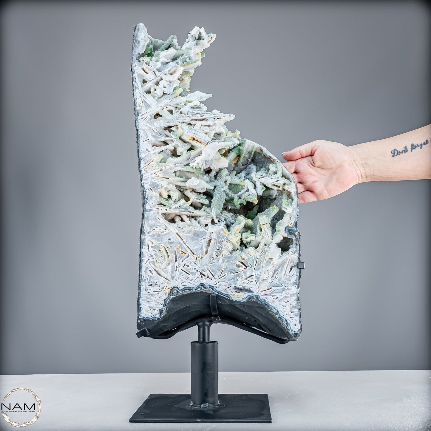 Ein Kunstwerk der Natur – Anhydrit, Prasiolith & Amethyst auf Achat – 17184,36g