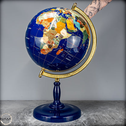 Exklusiver Globus aus Lapislazuli und Edelsteinen – 6428,22g