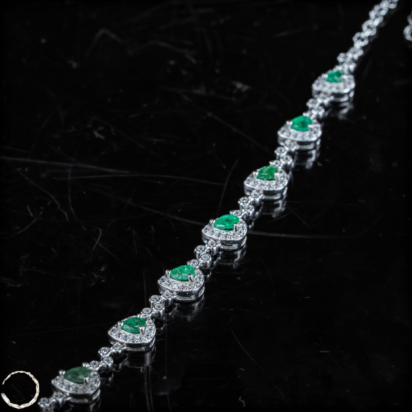 Elegantes Smaragd-Armkettchen - 5,71g 28,55ct