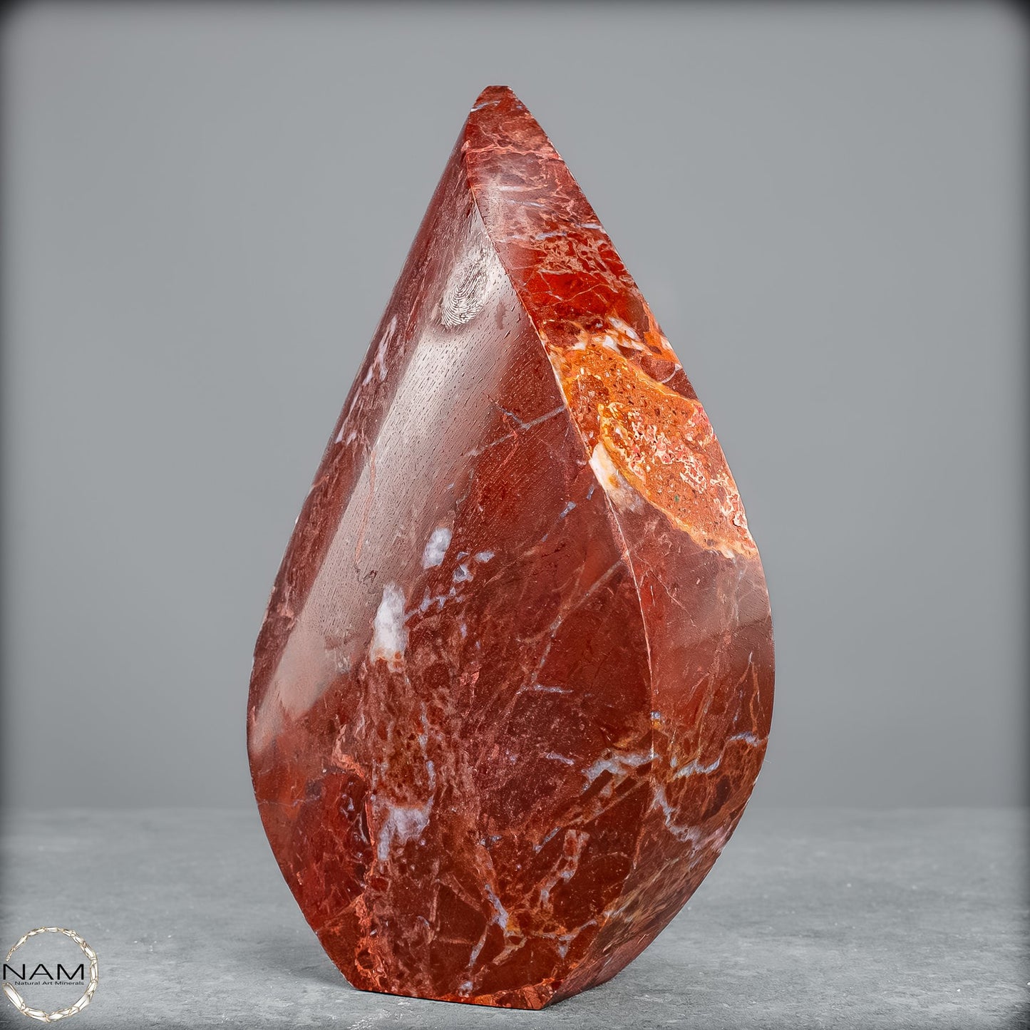 Erdfeuer in Form – Roter Jaspis Flamme voller Kraft- 833,83g