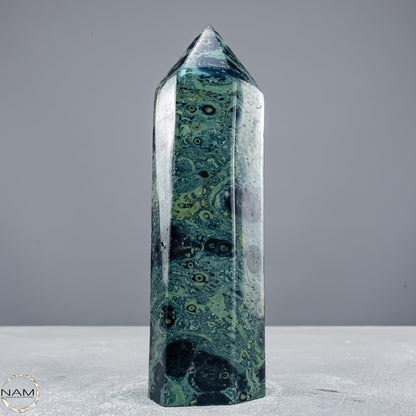 Natürlicher  Kambaba-Jaspis Obelisk - 605,46g