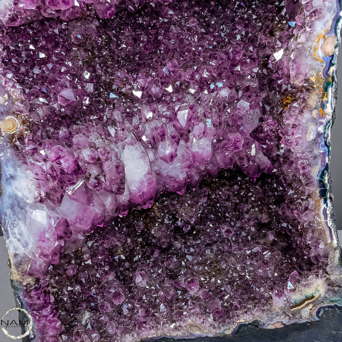 Amethyst-Druse–Naturkunst voller Kristallenergie- 41568,29g