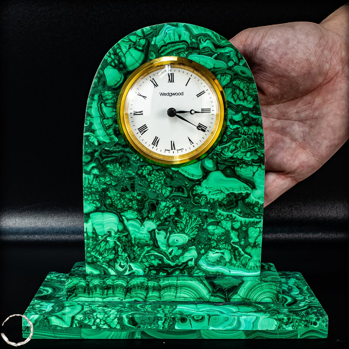 Malachit-Uhr – Zeitlose Eleganz trifft auf faszinierende Naturkunst- 1250,68g