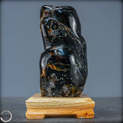 Naturlicher Großer Blau-Roter Bernstein aus Indonesien auf Ständer - 1784,49g