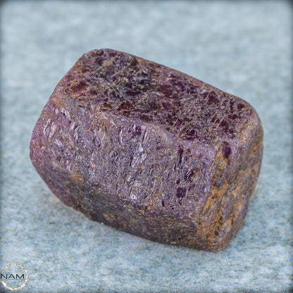 Seltener Padparadscha Farbener Saphirekristall aus Tansania - 13,56g - 67,80ct
