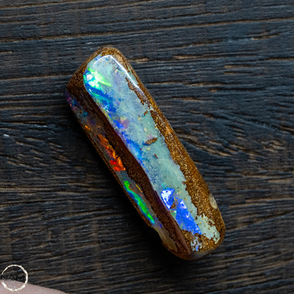 Natürlicher  Boulder Opal aus Australien Edelsteinqualität -   9,31g 46,55Ct
