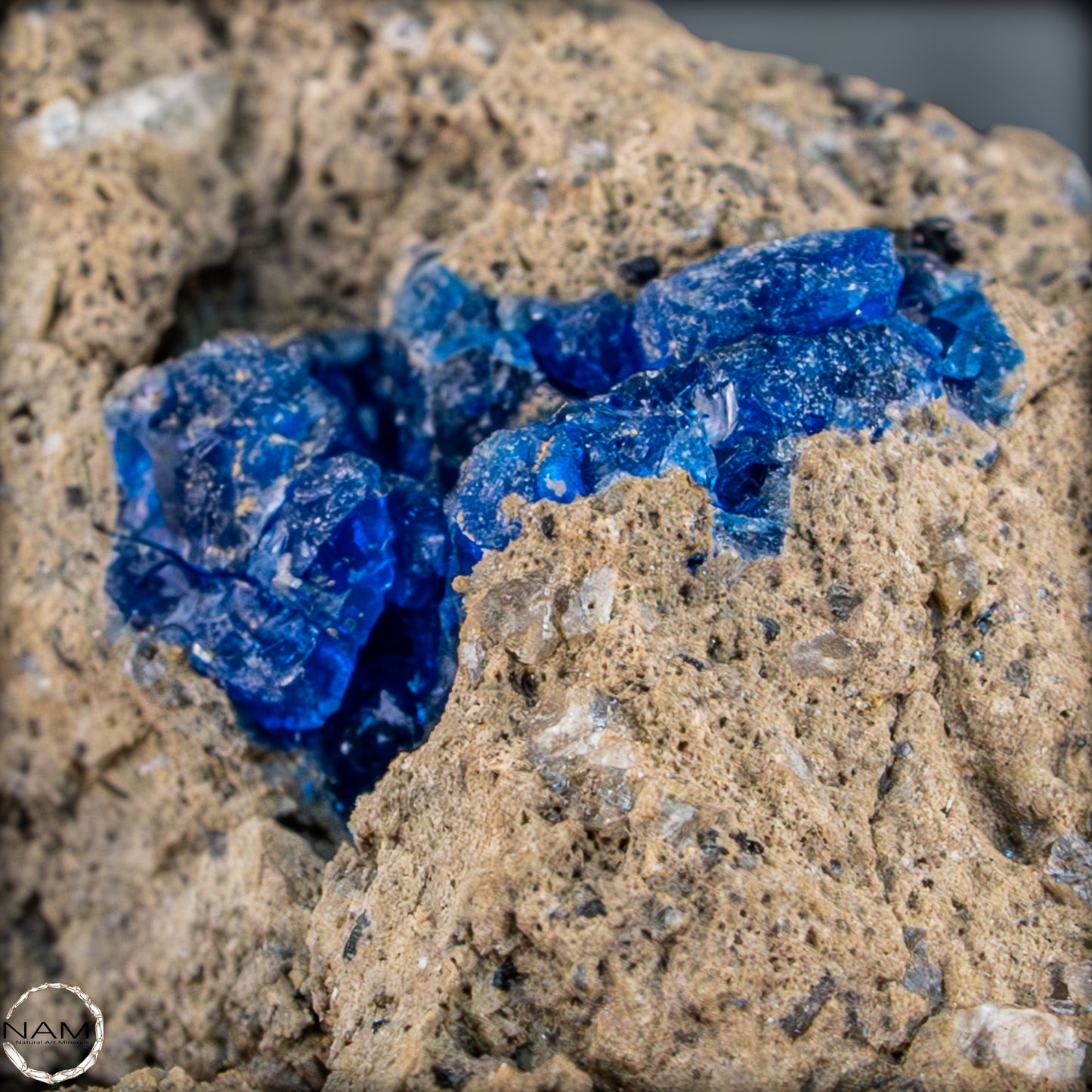 Hauyn Kristall auf Matrix, Mendig, Eifel - 18,94g - 94,70ct