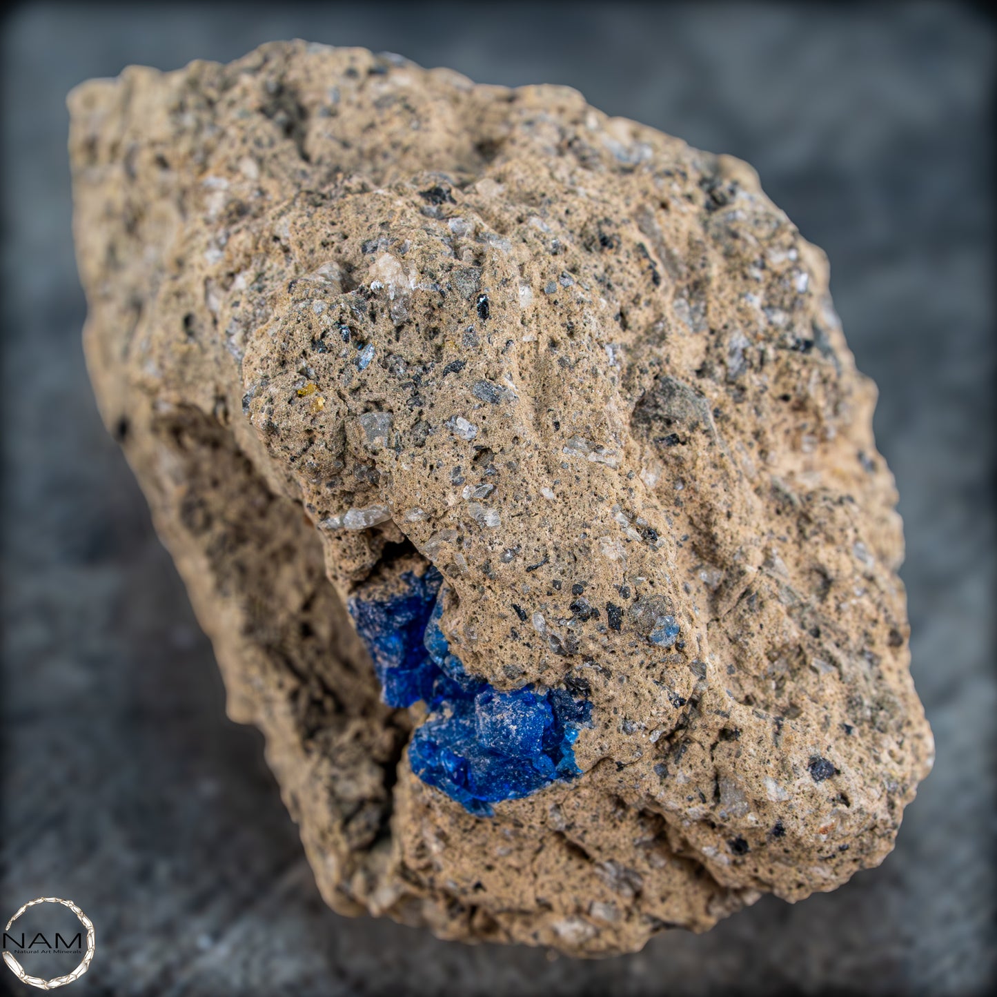 Hauyn Kristall auf Matrix, Mendig, Eifel - 18,94g - 94,70ct