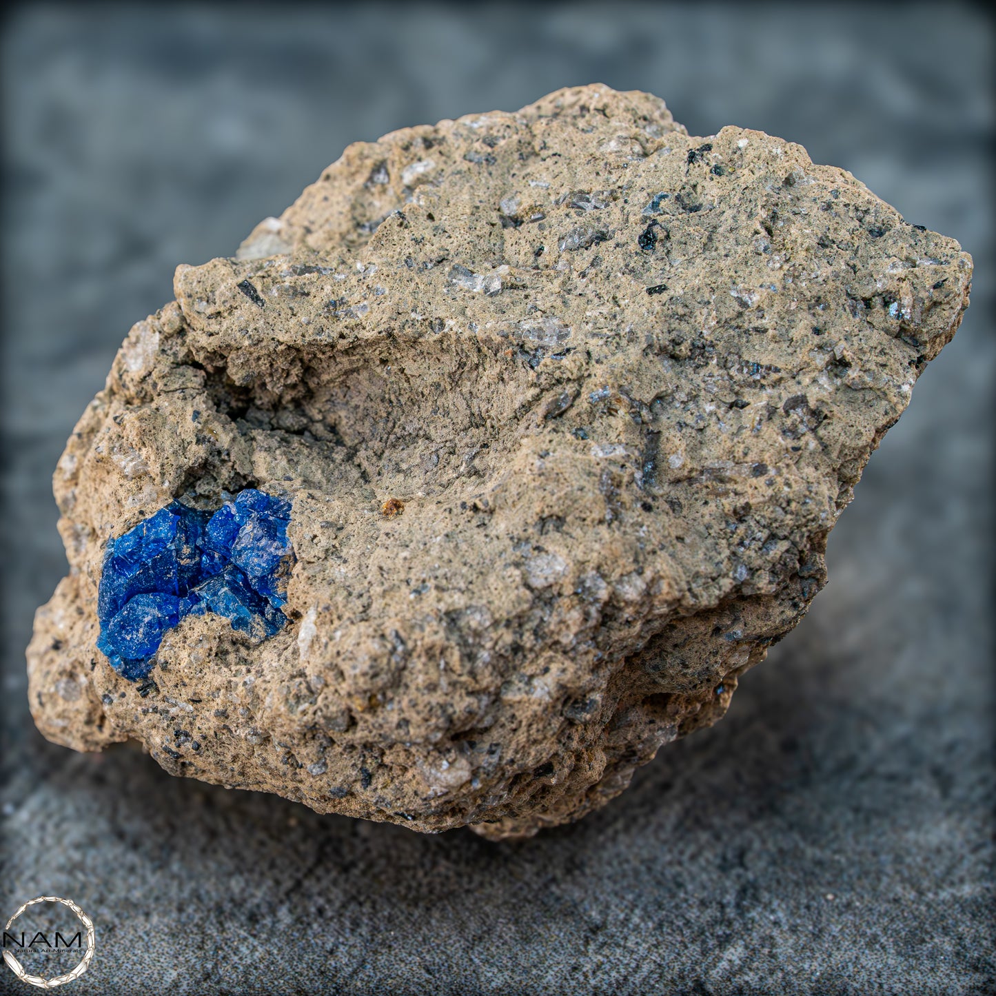 Hauyn Kristall auf Matrix, Mendig, Eifel - 18,94g - 94,70ct
