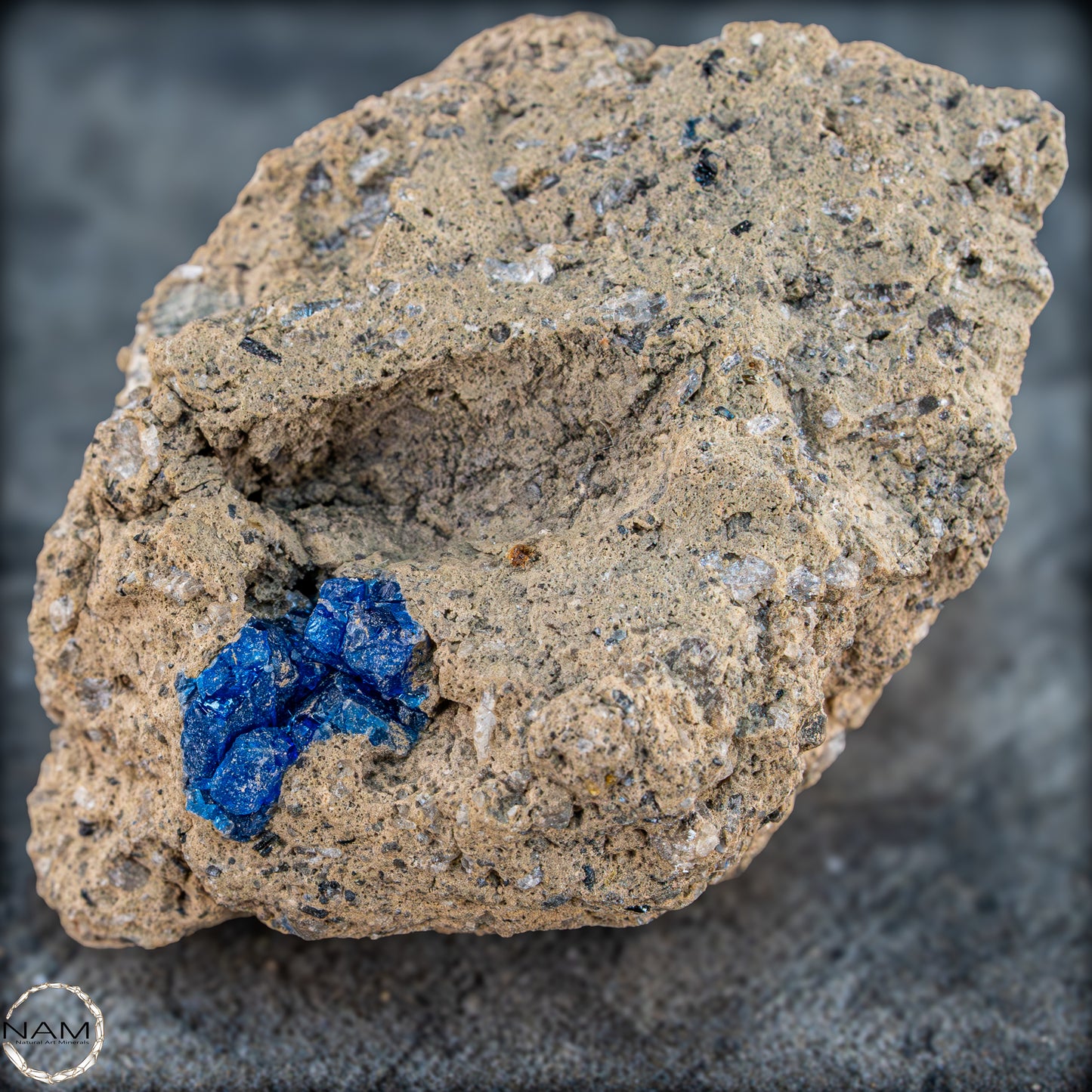 Hauyn Kristall auf Matrix, Mendig, Eifel - 18,94g - 94,70ct
