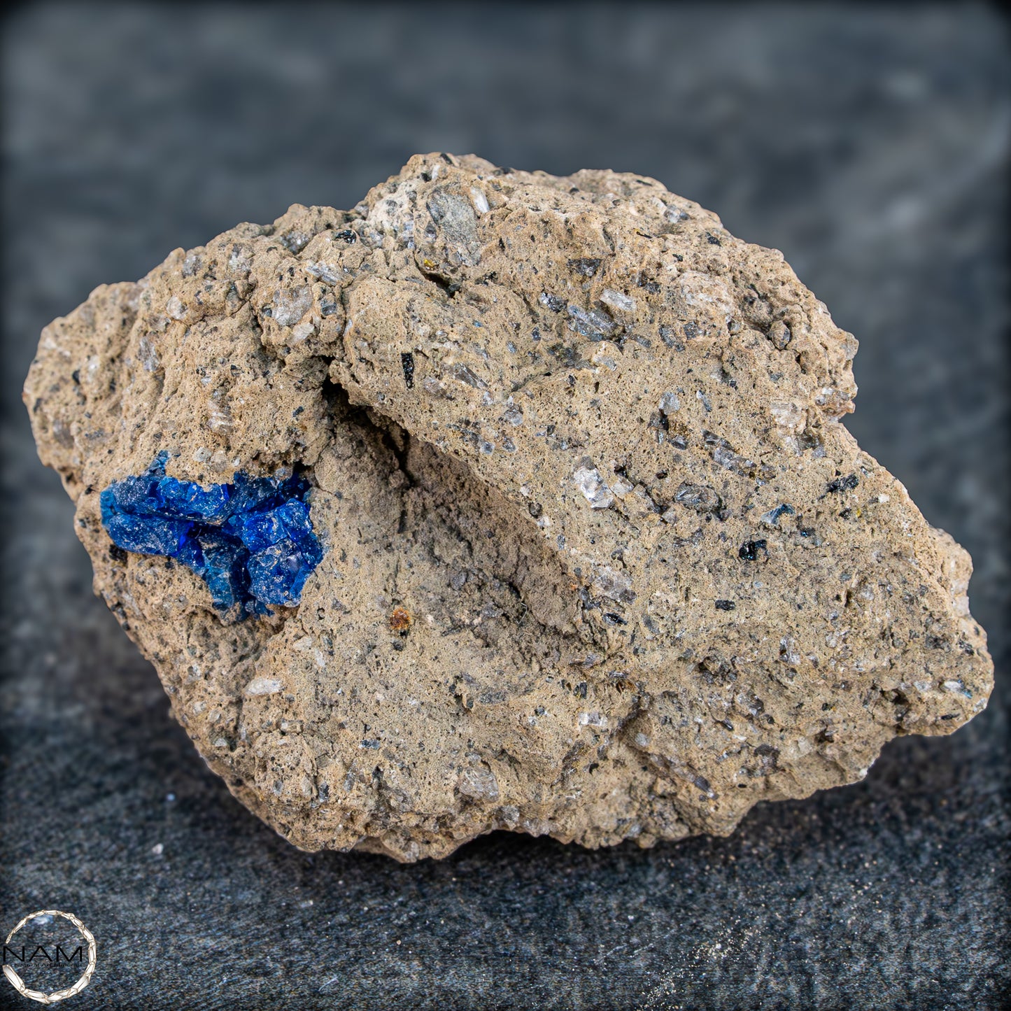 Hauyn Kristall auf Matrix, Mendig, Eifel - 18,94g - 94,70ct