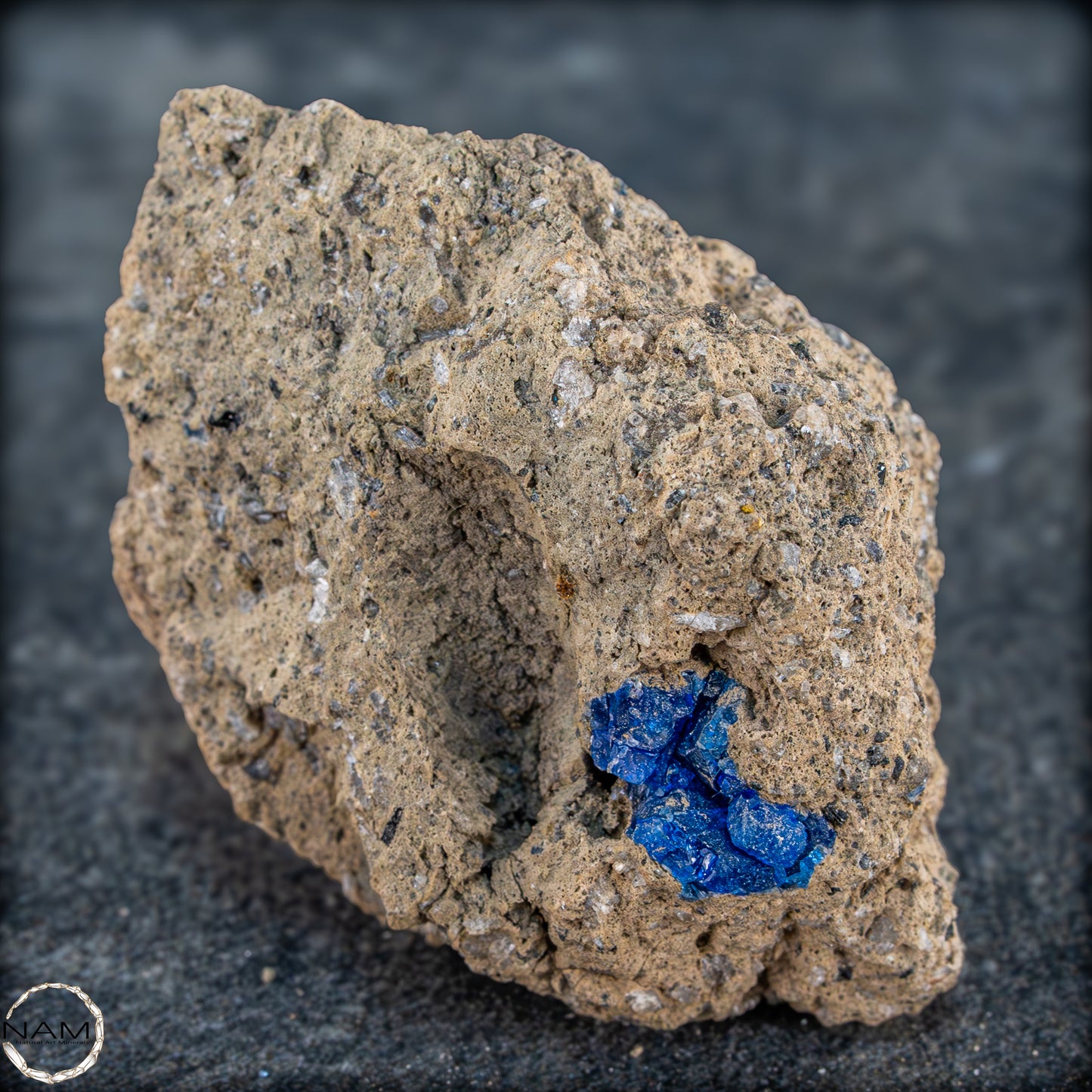 Hauyn Kristall auf Matrix, Mendig, Eifel - 18,94g - 94,70ct