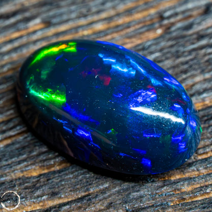 Großer AAA+ Schwarzer Opal Cabochon - 0,58g/2,9ct