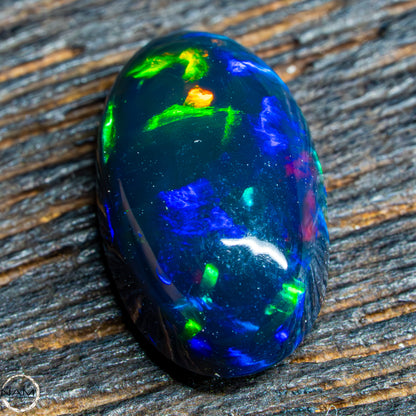 Großer AAA+ Schwarzer Opal Cabochon - 0,58g/2,9ct