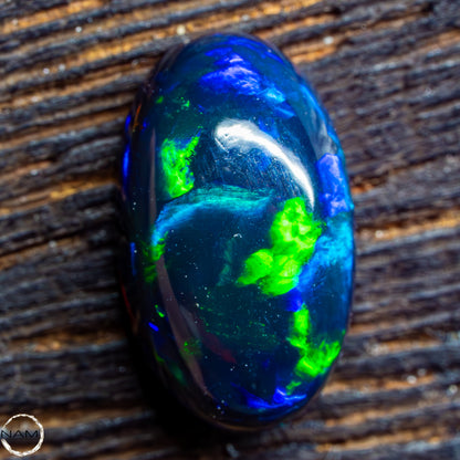 Großer AAA+ Schwarzer Opal Cabochon - 0,58g/2,9ct