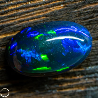 Großer AAA+ Schwarzer Opal Cabochon - 0,58g/2,9ct