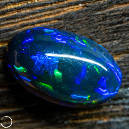 Großer AAA+ Schwarzer Opal Cabochon - 0,58g/2,9ct