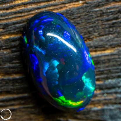 Großer AAA+ Schwarzer Opal Cabochon - 0,58g/2,9ct