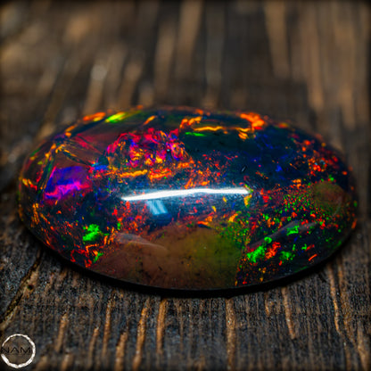 Großer AAA+ Schwarzer Opal Cabochon - 8.7 ct - 1,74g