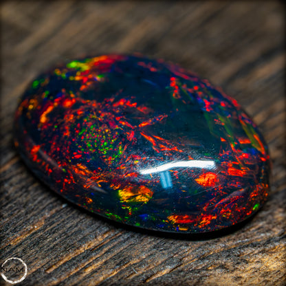 Großer AAA+ Schwarzer Opal Cabochon - 8.7 ct - 1,74g