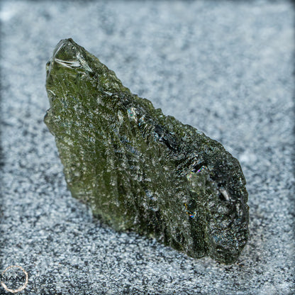 Großer Natürlicher Moldavit Kristall - 8,65g - 43,25ct