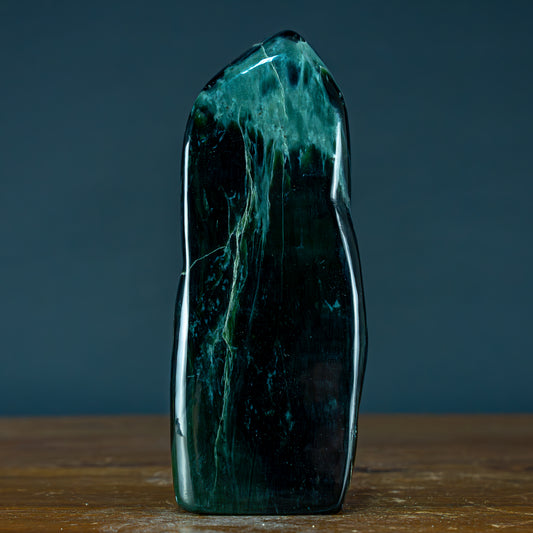 Natürliche Jade-Nephrit Freiform aus Burma - 1040,62g