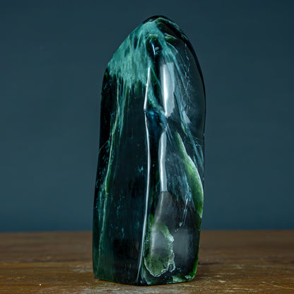 Natürliche Jade-Nephrit Freiform aus Burma - 1040,62g