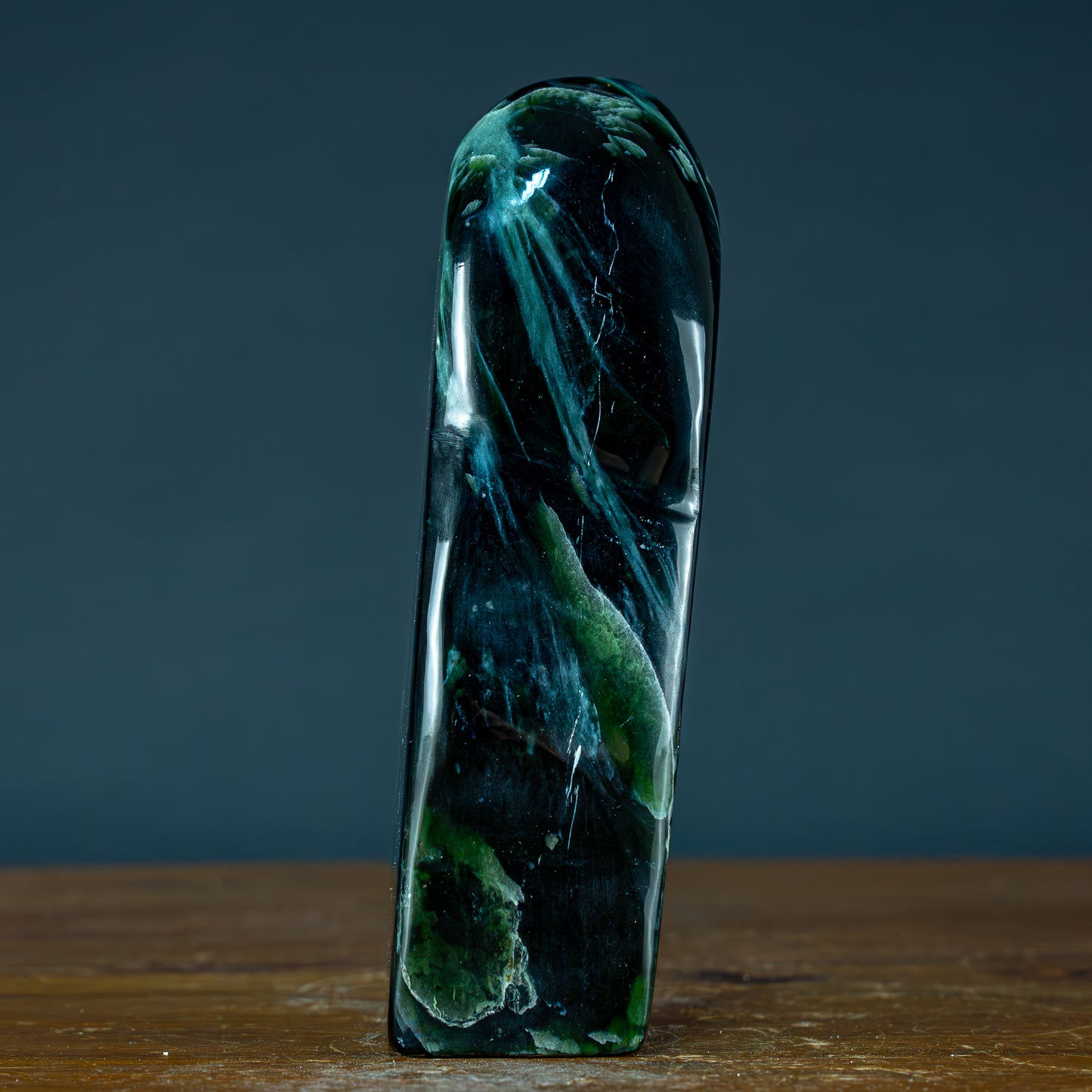 Natürliche Jade-Nephrit Freiform aus Burma - 1040,62g