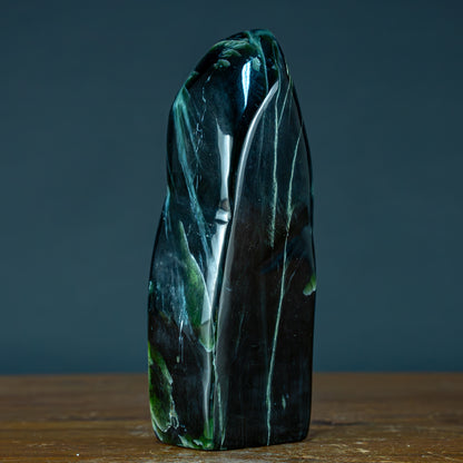 Natürliche Jade-Nephrit Freiform aus Burma - 1040,62g