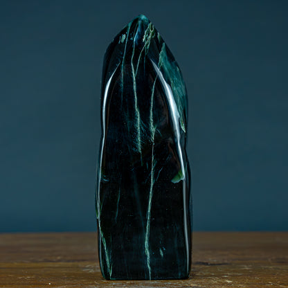 Natürliche Jade-Nephrit Freiform aus Burma - 1040,62g