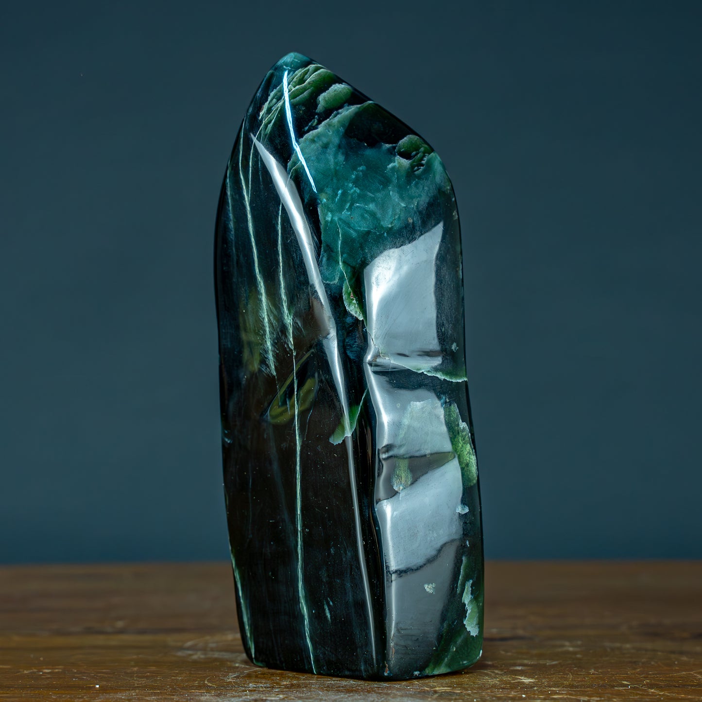 Natürliche Jade-Nephrit Freiform aus Burma - 1040,62g