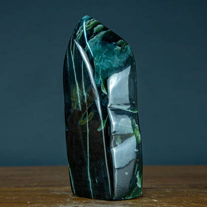 Natürliche Jade-Nephrit Freiform aus Burma - 1040,62g