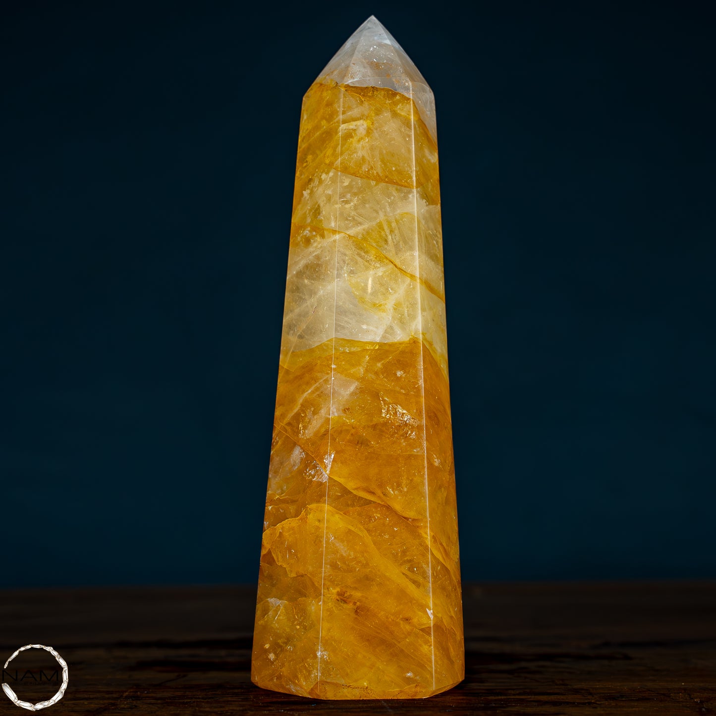 Natürlicher Quarz-Kristall Obelisk "Golden Healer" - 679,22g