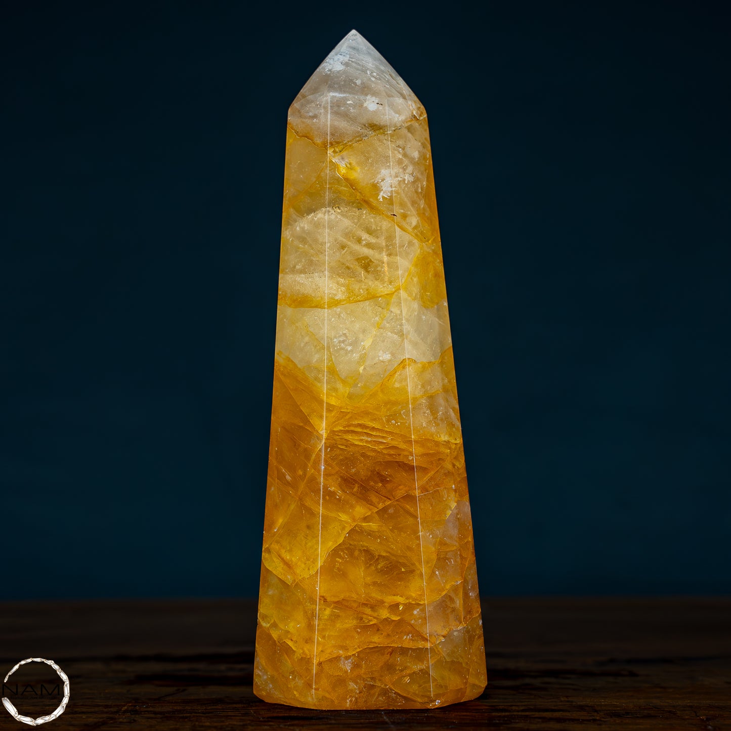 Natürlicher Quarz-Kristall Obelisk "Golden Healer" - 679,22g