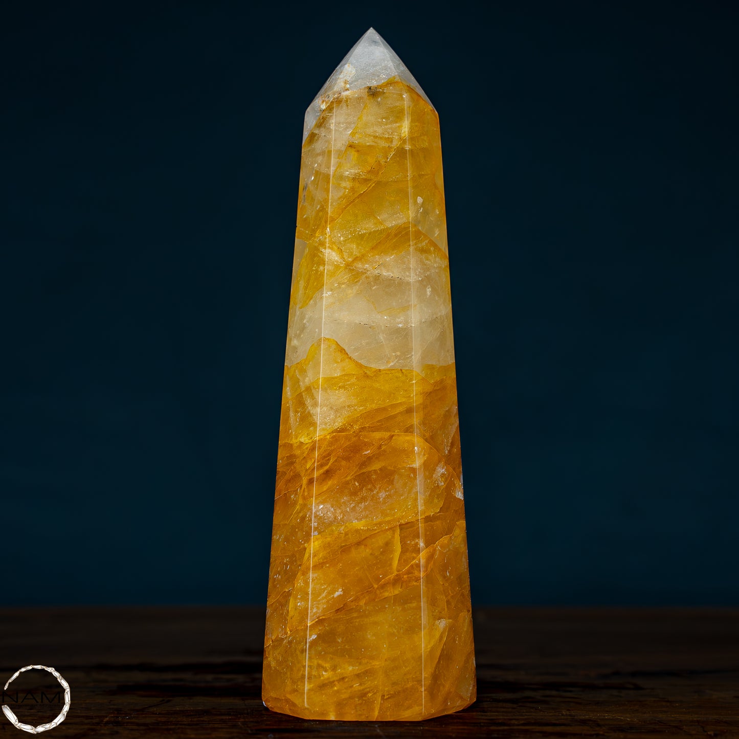 Natürlicher Quarz-Kristall Obelisk "Golden Healer" - 679,22g