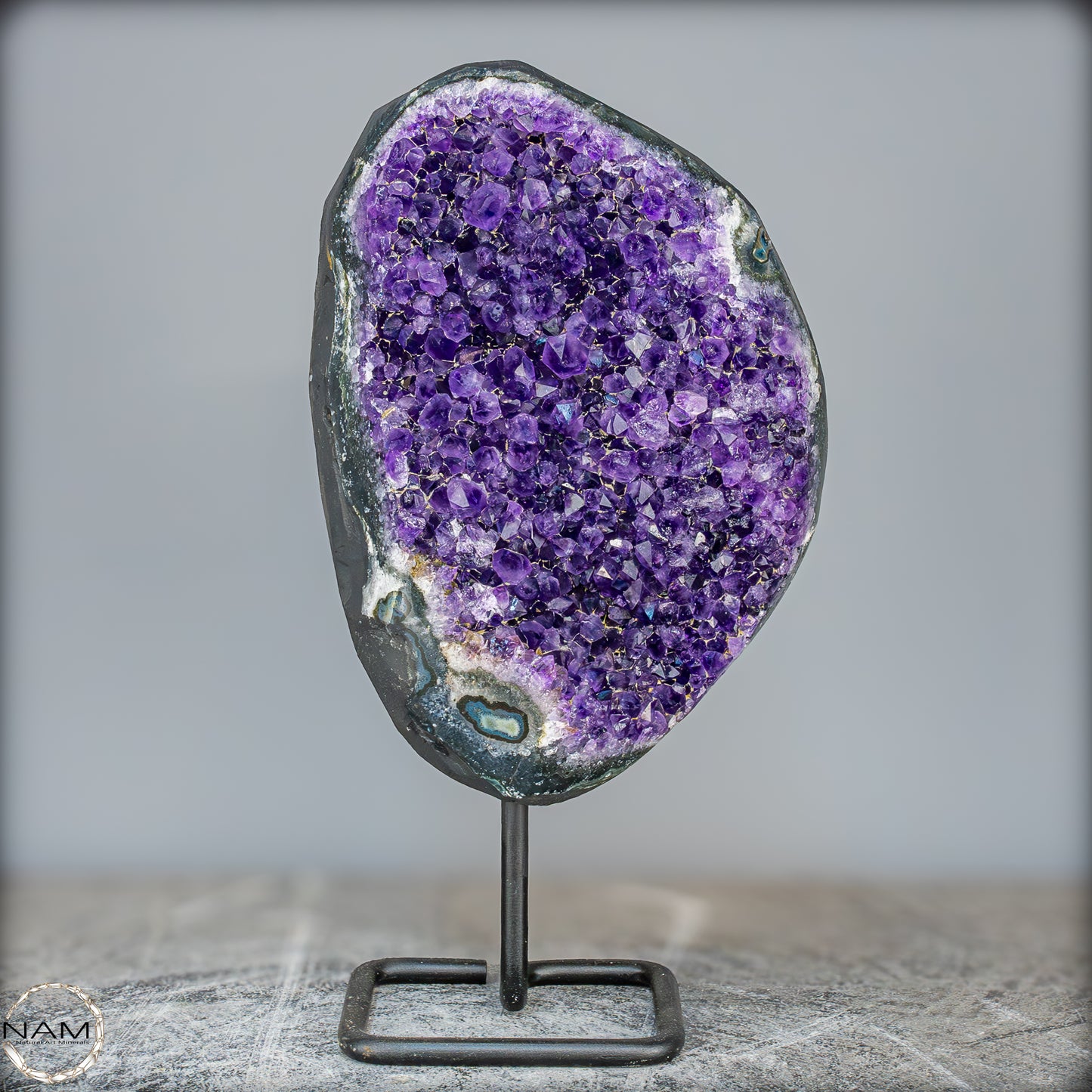 Natürliche Amethyst-Kristalle/Druse auf Ständer - 3357,12g
