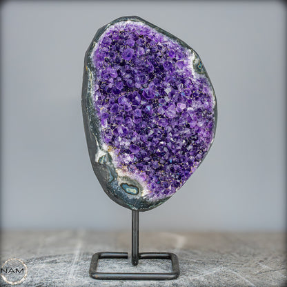 Natürliche Amethyst-Kristalle/Druse auf Ständer - 3357,12g