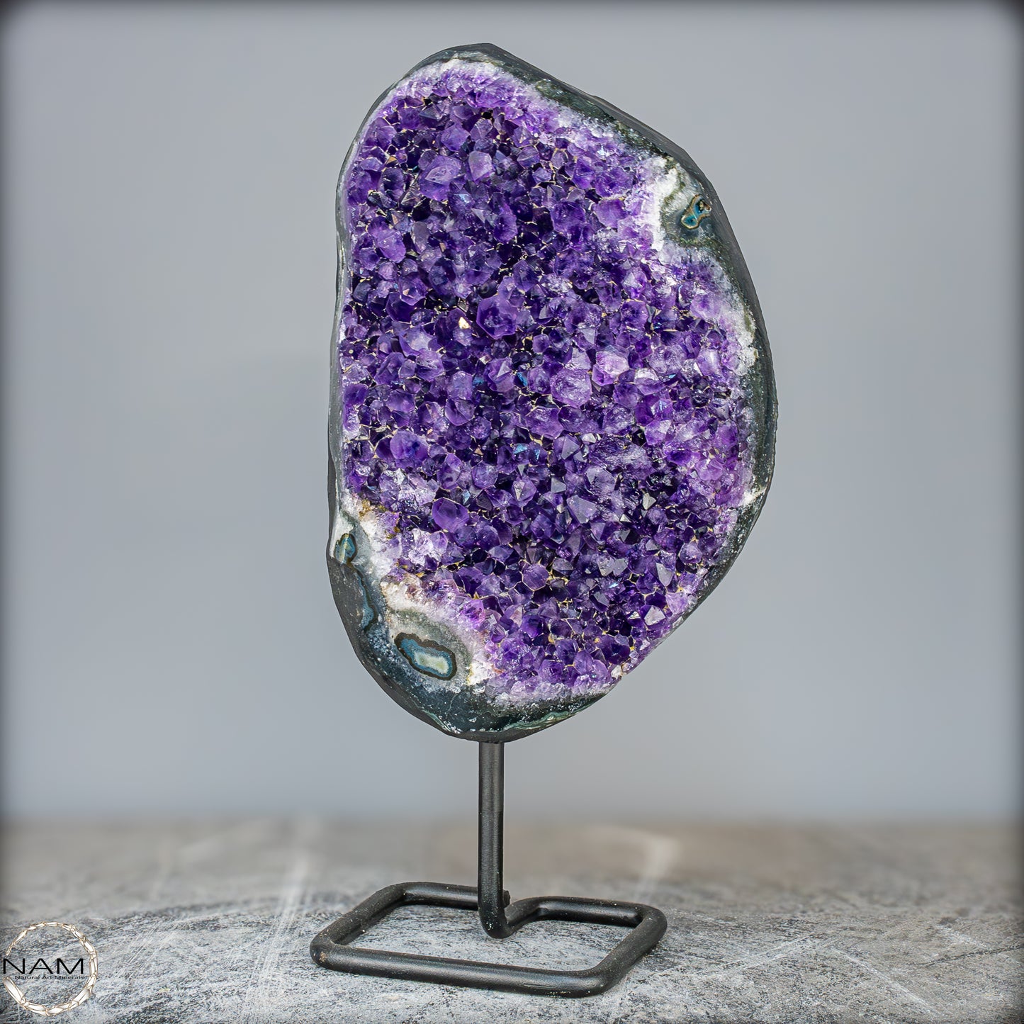 Natürliche Amethyst-Kristalle/Druse auf Ständer - 3357,12g
