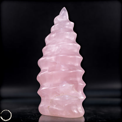 Rosenquarz Tempelflamme –  Kristallskulptur aus Brasilien - 698,54g