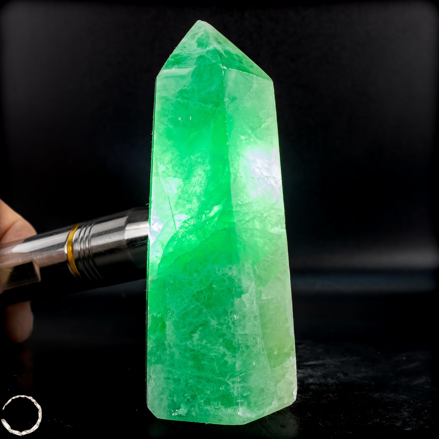 Natürlicher Grüner Fluorit-Kristall Obelisk - 312,45g