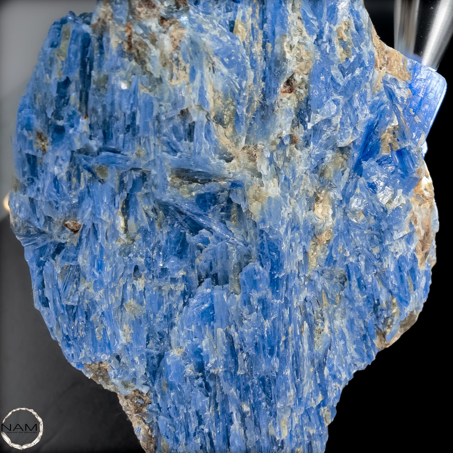 Natürlicher Kyanit-Kristall Cluster auf Ständer aus Brasilien - 420,24g