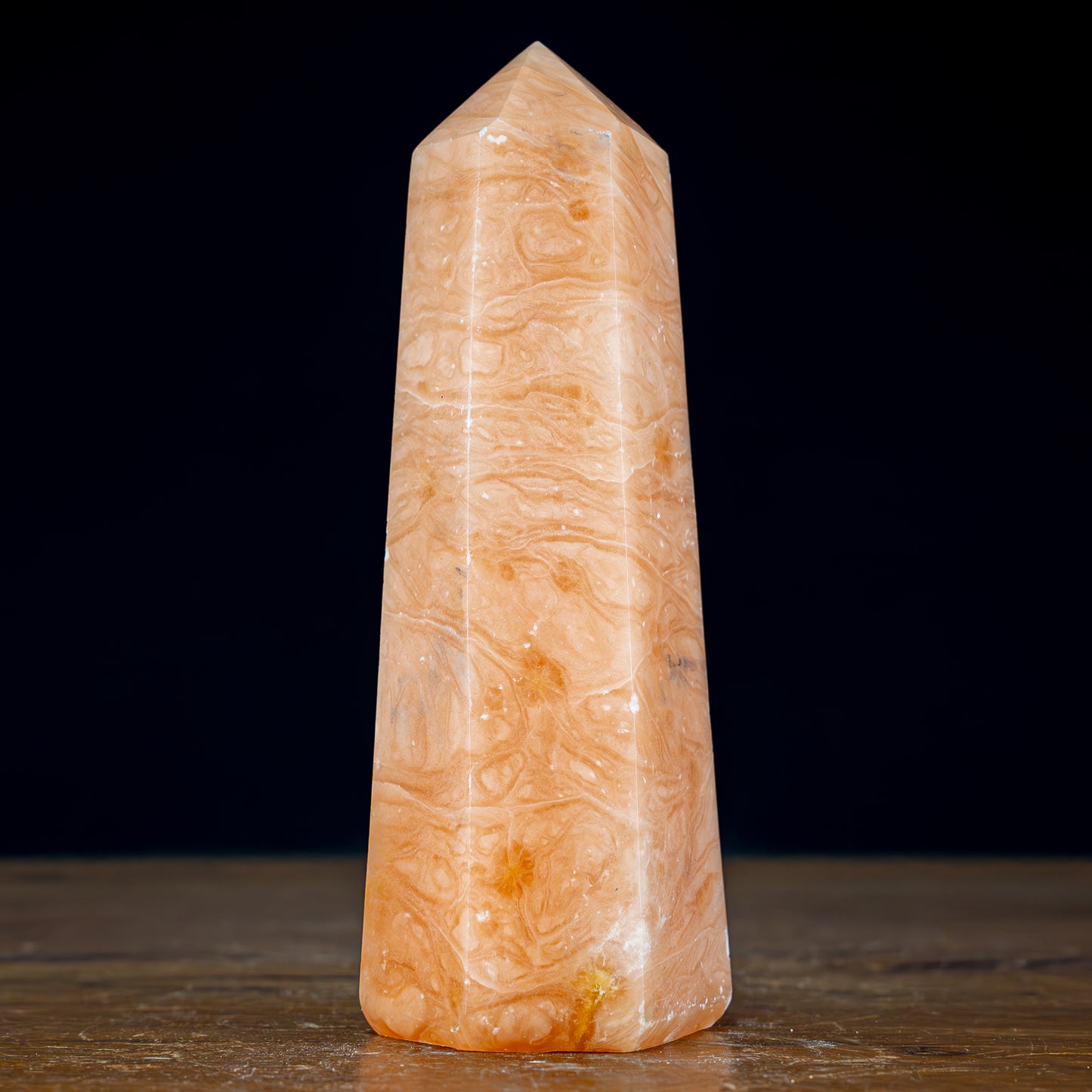 Natürlicher Lachscalzit-Kristall Obelisk - 761,75g