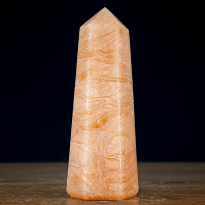 Natürlicher Lachscalzit-Kristall Obelisk - 761,75g